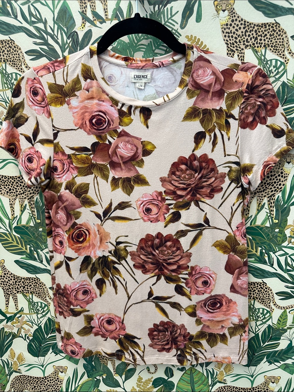 L'AGENCE Rose-Print Short Sleeve Crewneck Tee in Cream and Pink